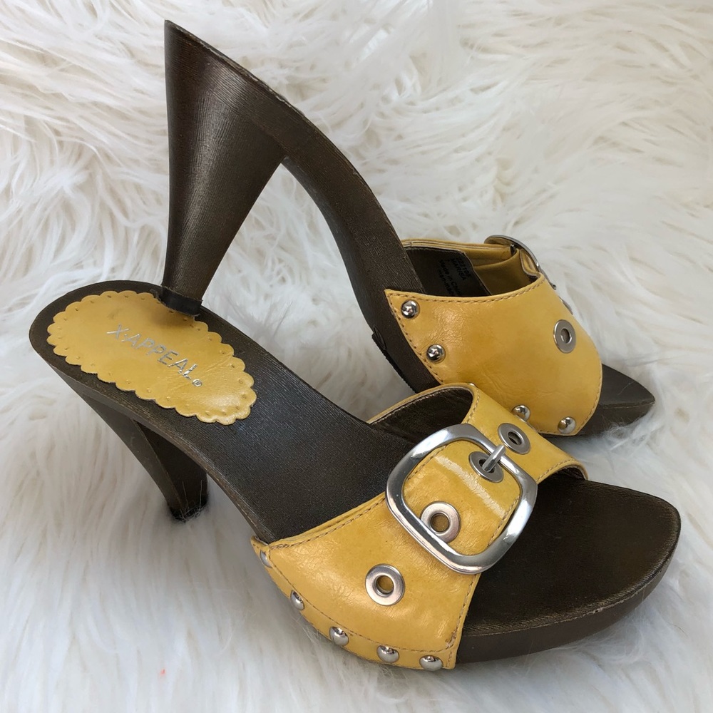 Yellow Sandals size 7